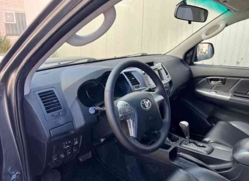 Toyota Hilux 3,0D4D Executive AUT 126kw - foto 9