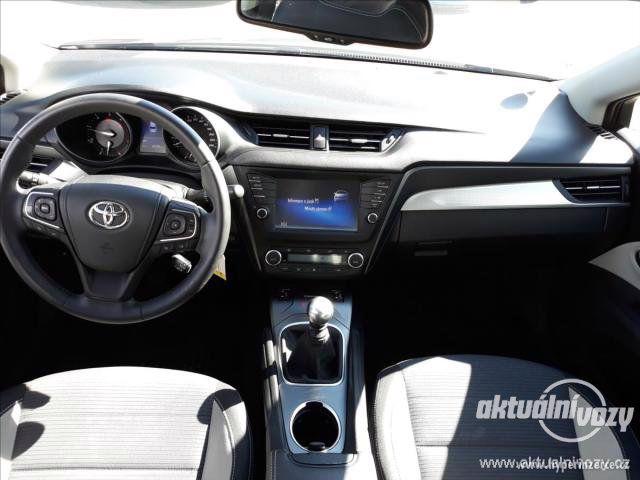 Toyota Avensis 2.0, nafta, r.v. 2016 - foto 8