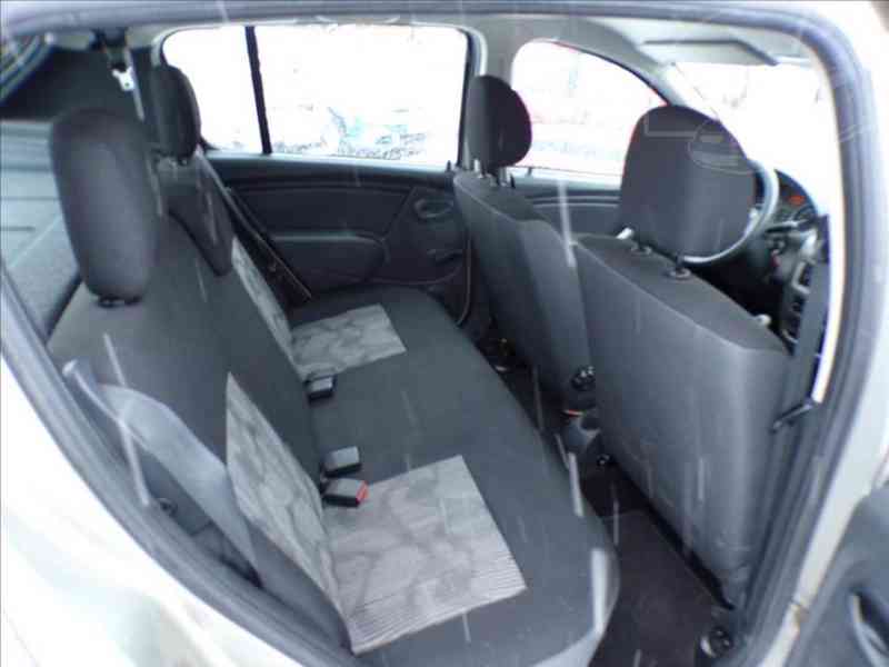 Dacia Sandero 1,2 16V KLIMA,1.MAJITEL - foto 9