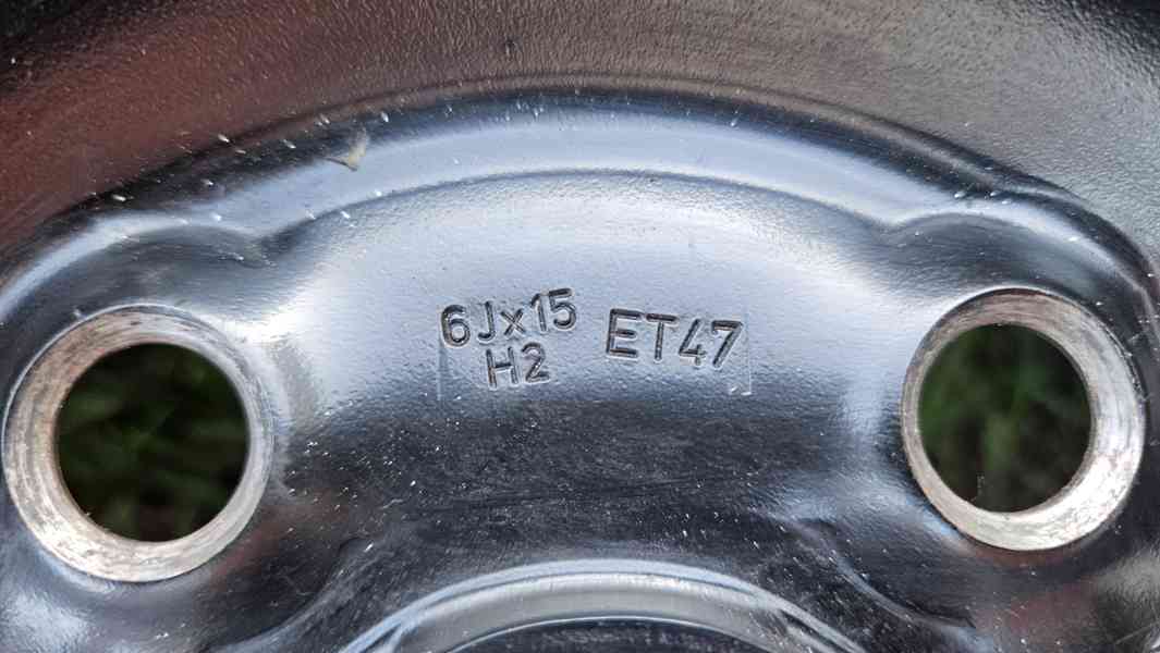 Škoda Octavia kola 195/65R15 disky 6Jx15 5x112 ET47 poklice  - foto 2