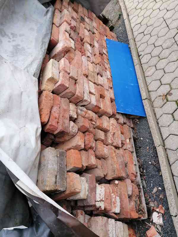 Cihly očištěné za odvoz zdarma - foto 3