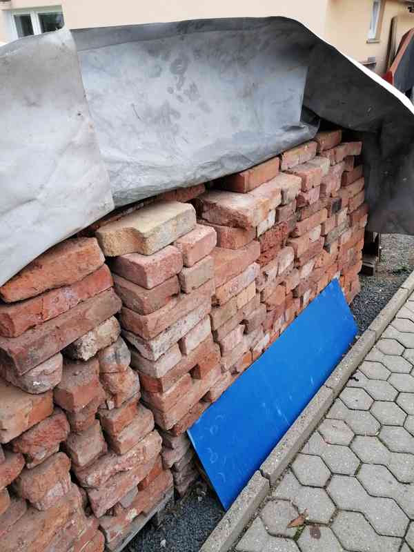 Cihly očištěné za odvoz zdarma - foto 2