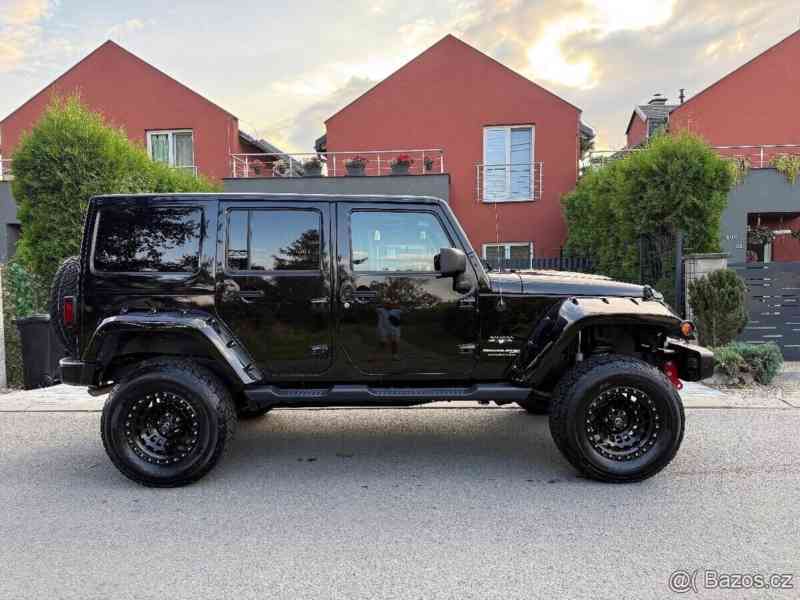 Jeep Wrangler Sahara - foto 2