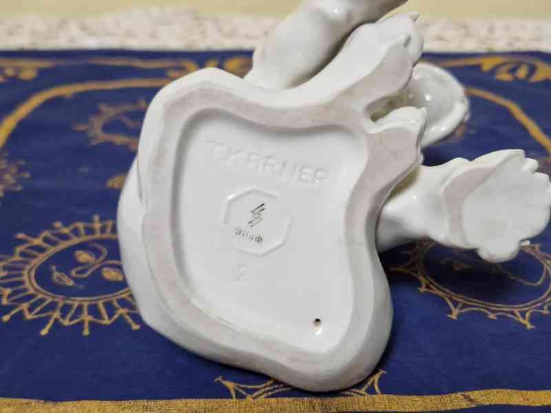 Bílá porcelánová soška Sedící Pes Allach Th. Karner - foto 9