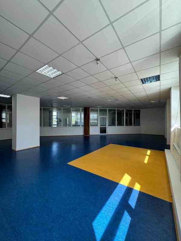 Ordinace 25m2- 400m2 + parking - foto 6