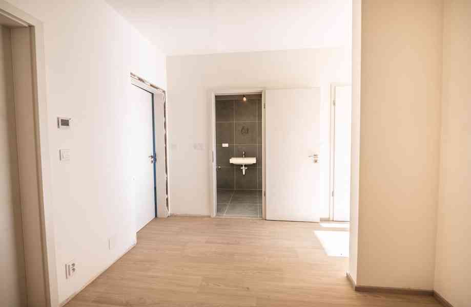 PRODEJ BYTU 3+KK S TERASOU, SKLEPEM A ZAHRADOU, OBEC ČESKÁ - foto 7