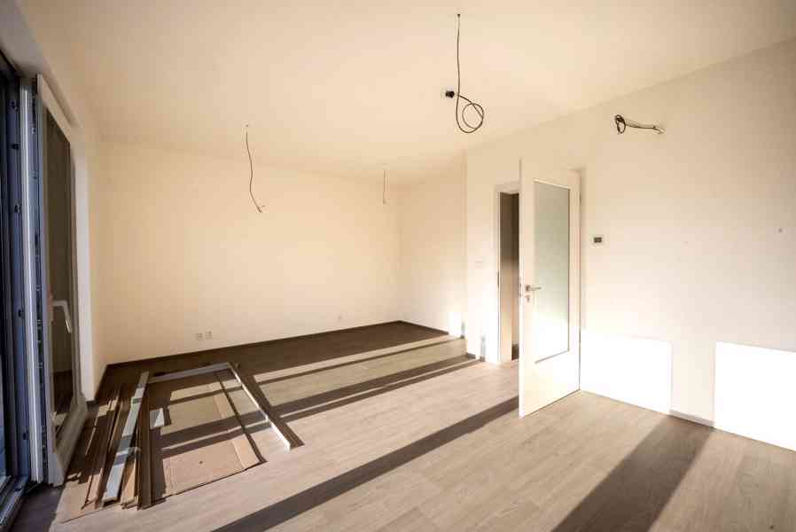 PRODEJ BYTU 3+KK S TERASOU, SKLEPEM A ZAHRADOU, OBEC ČESKÁ - foto 6