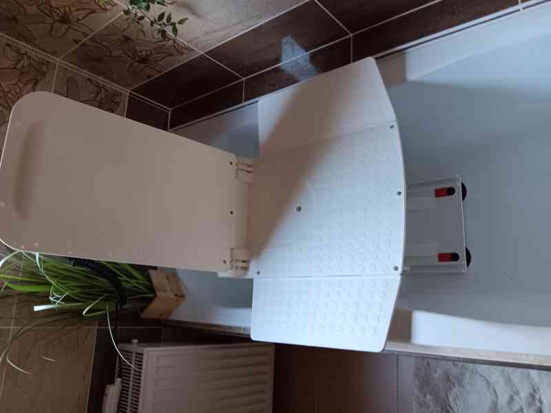 Zvedací lehátko do vany. - foto 2