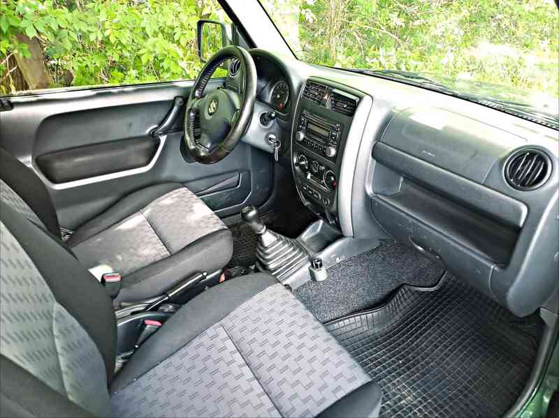 Suzuki Jimny 1.3i rok 2010 - foto 5