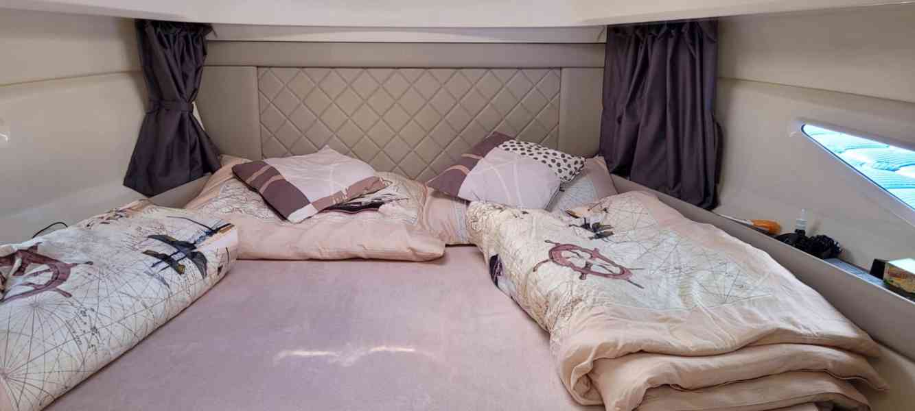  Kajutová loď QUICKSILVER ACTIV 905 Weekend MERCURY F 350 L6 - foto 10