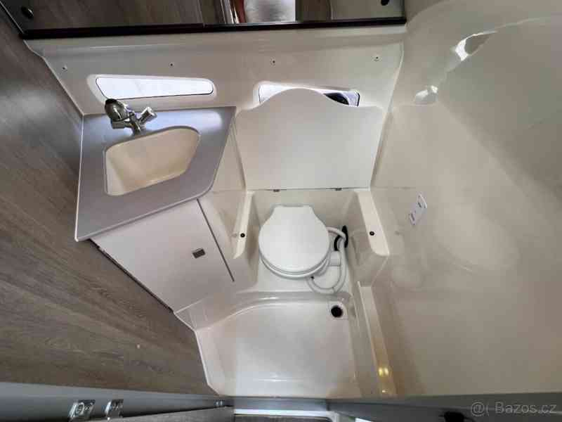  Kajutová loď QUICKSILVER ACTIV 905 Weekend MERCURY F 350 L6 - foto 9