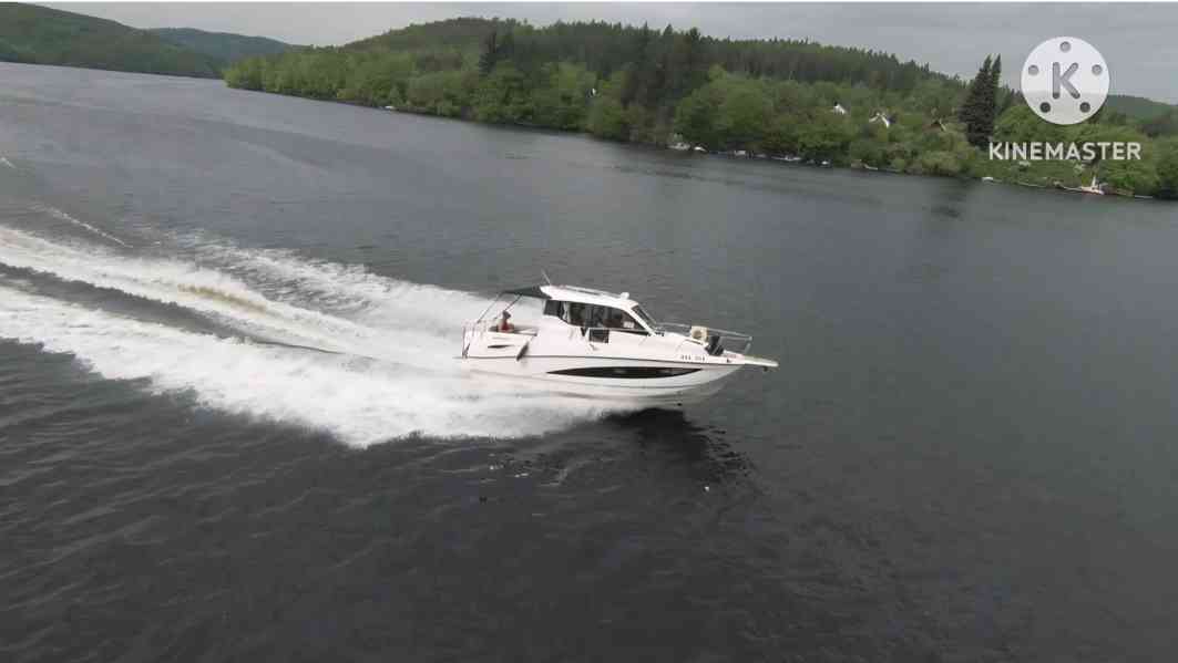  Kajutová loď QUICKSILVER ACTIV 905 Weekend MERCURY F 350 L6 - foto 14