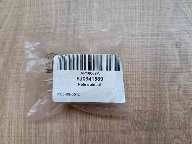 Relé 484 pro osvětlení (5J0941589 / AEV 0317A ) - Škoda - foto 2