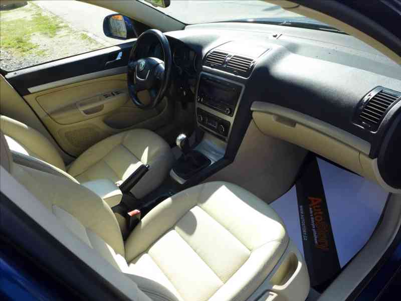 Škoda Octavia 1,4 TSI ELEGANCE, VÝHŘEV - foto 10