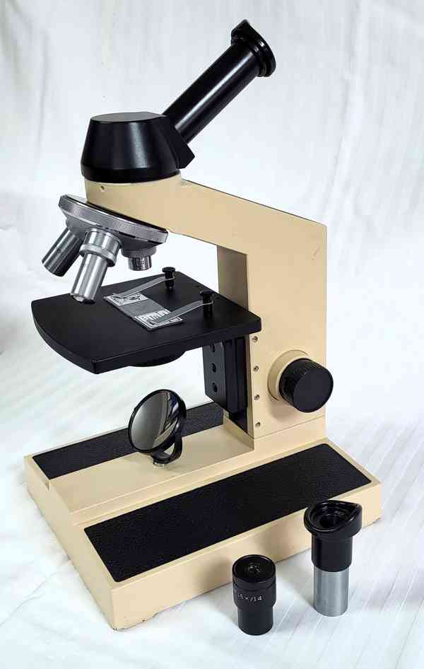 Prodám osvědčený studentský monokulární mikroskop