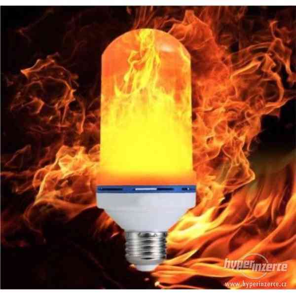 LED žárovka imitující plamen