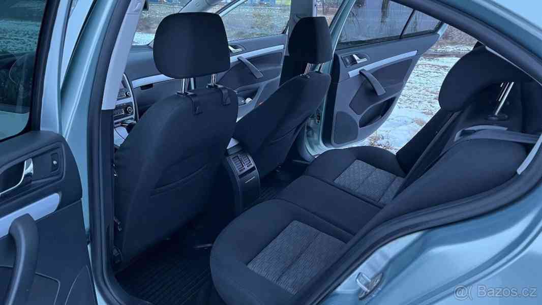 Škoda Octavia 1,6   II - foto 13