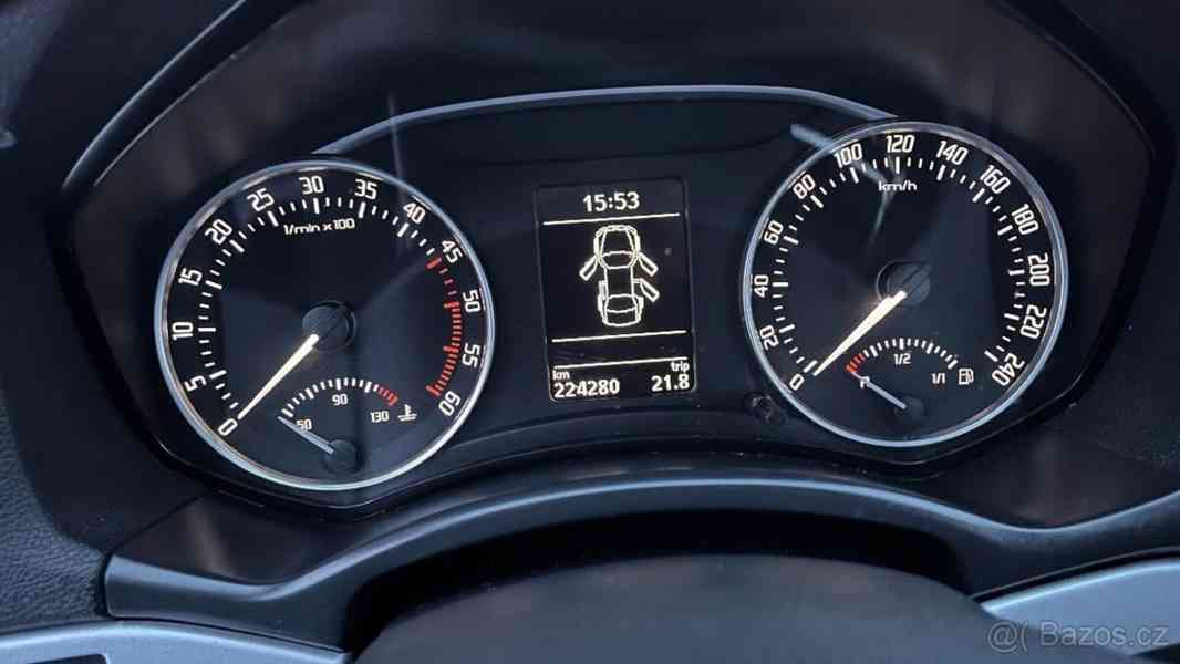Škoda Octavia 1,6   II - foto 18
