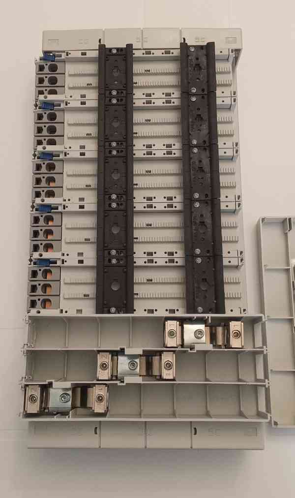 RITTAL SV 9340 Sběrnicový systém 3Phase, 690V, 250A 1x adapt - foto 2