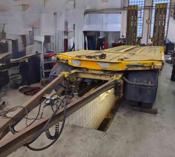 30/24t přívěs podvalník 3osy Schwarzmüller - foto 2