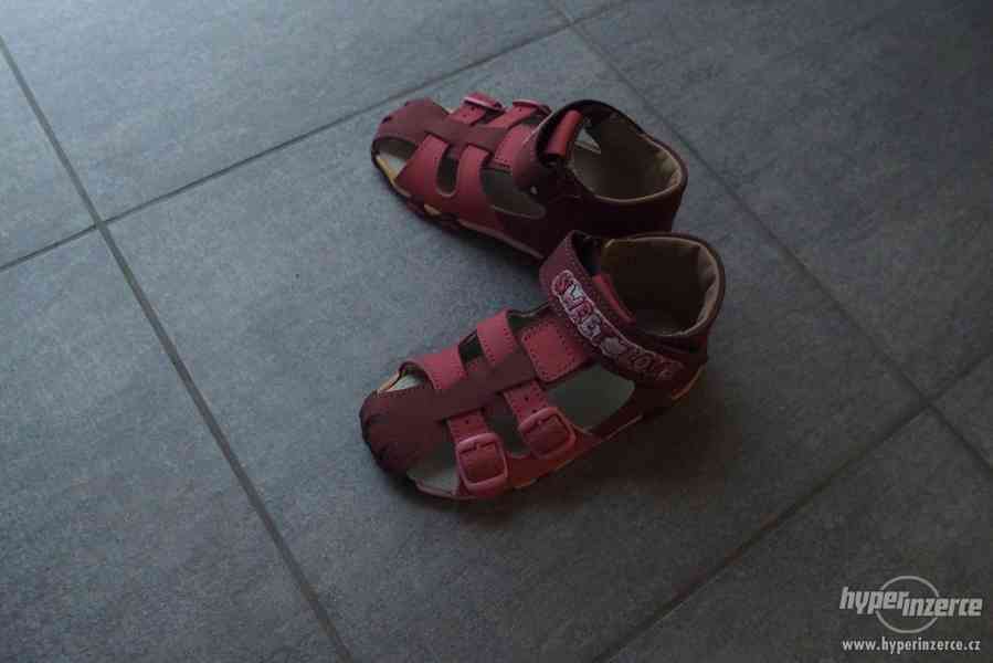 Růžové kožené sandálky-nové - foto 1