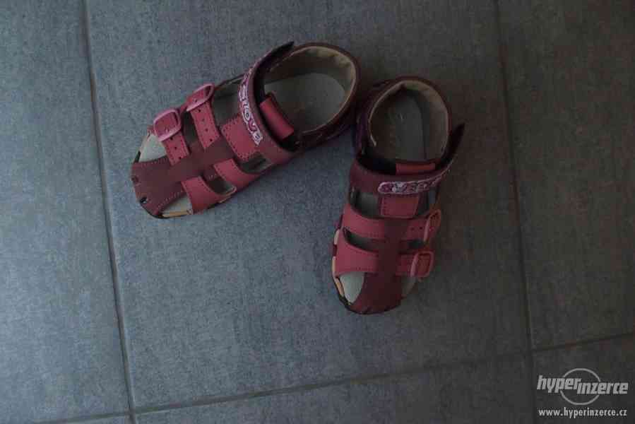 Růžové kožené sandálky-nové - foto 2