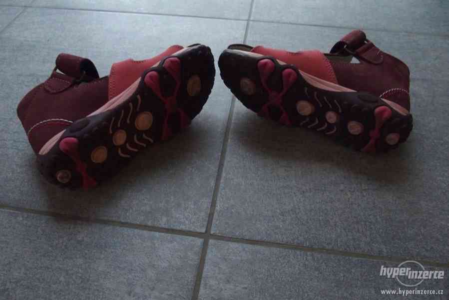 Růžové kožené sandálky-nové - foto 4