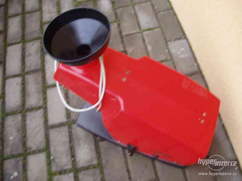 MLÝNEK NA CELOZRNNOU MOUKU/obilí/ 220 V( dalamánky,chleba... - foto 2
