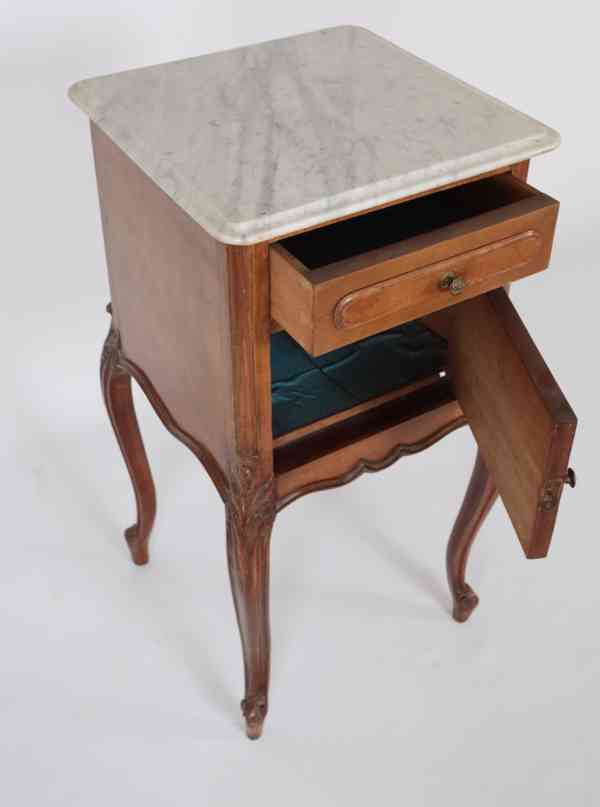 Neorokokový noční stolek s mramorem - foto 4