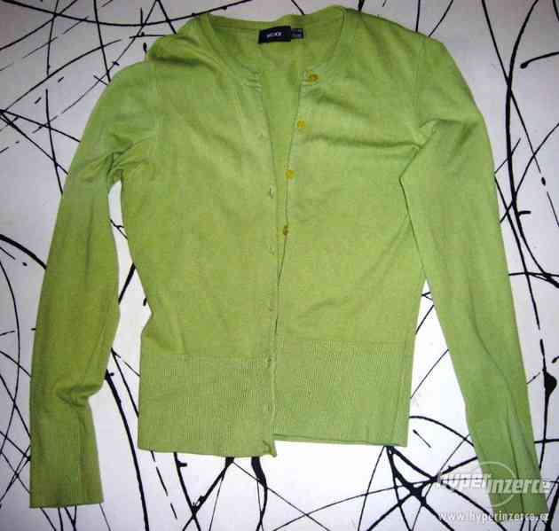 zelený propínací svetřík - foto 1