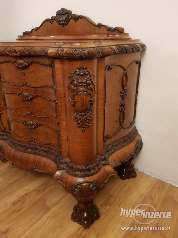 Zakázkově dělaný starožitný nábytek z Vídně - foto 34
