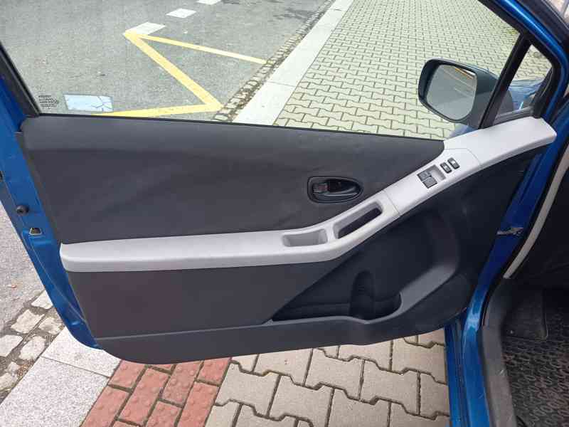 Toyota Yaris 1,3VVT-I Comfort ČR  - foto 15