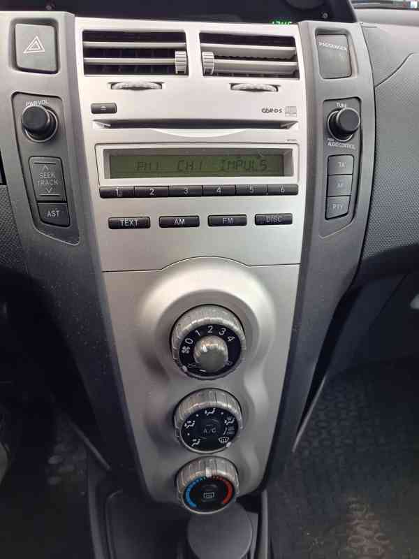 Toyota Yaris 1,3VVT-I Comfort ČR  - foto 18