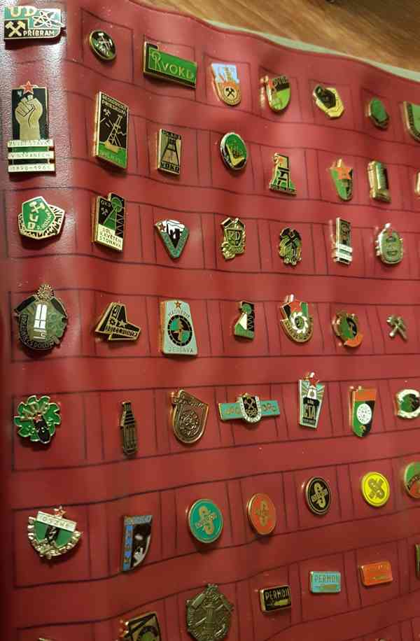 Retro sběratelské odznaky kamenouhelných dolů OKR - foto 2