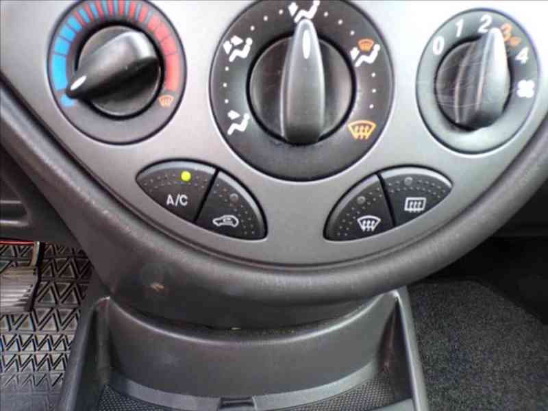 Ford Focus 1,4 16V KLIMATIZACE - foto 6