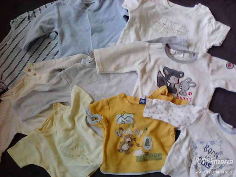 prodám kompletní kojenecké oblečení 0-3m - foto 1