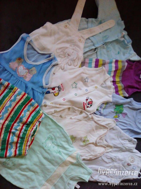 prodám kompletní kojenecké oblečení 0-3m - foto 2