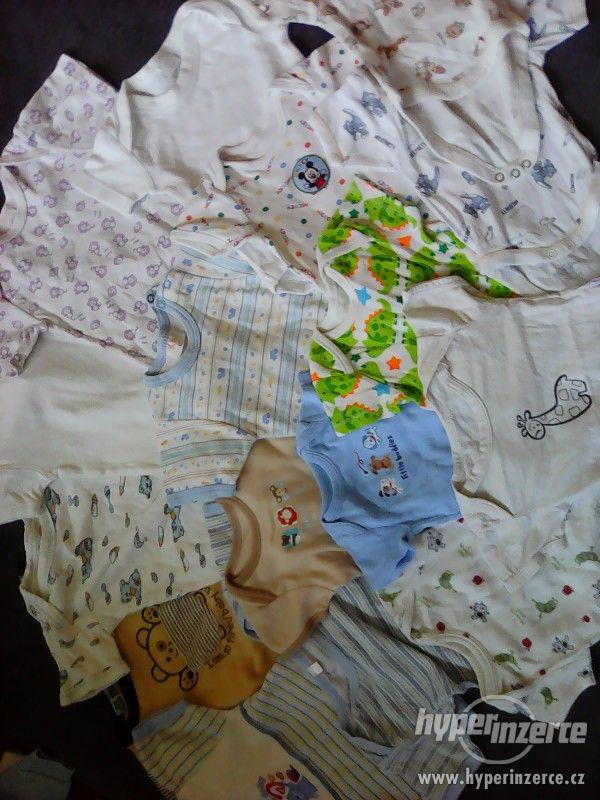 prodám kompletní kojenecké oblečení 0-3m - foto 4