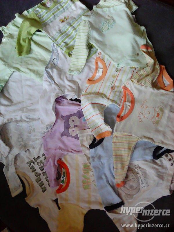 prodám kompletní kojenecké oblečení 0-3m - foto 5