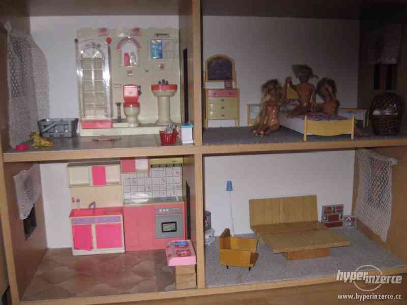 prodám domeček pro Barbie-dřevěný(4 místnosti) - foto 1