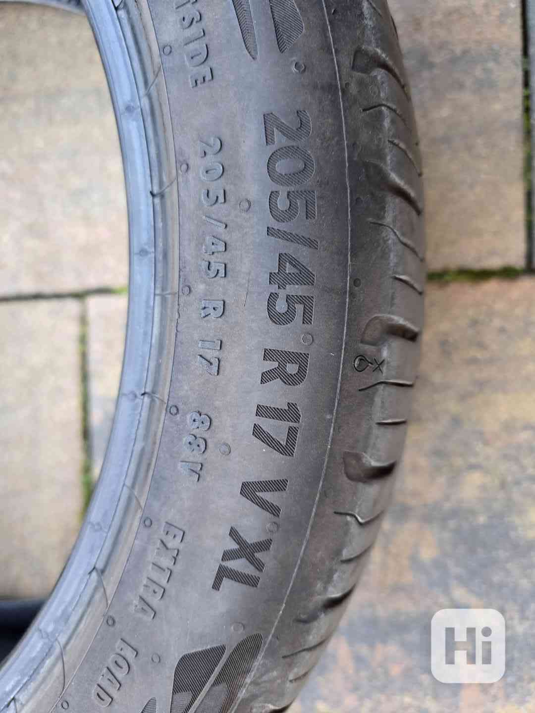 Prodám pneu Continental 205/45 R17 - foto 1
