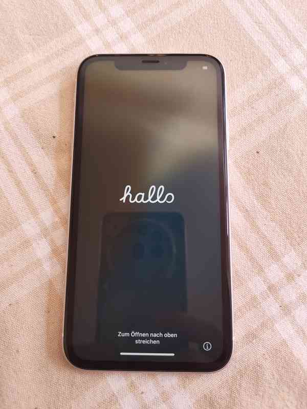 Mobilní dotykový telefon iPhone XR 64GB - foto 3