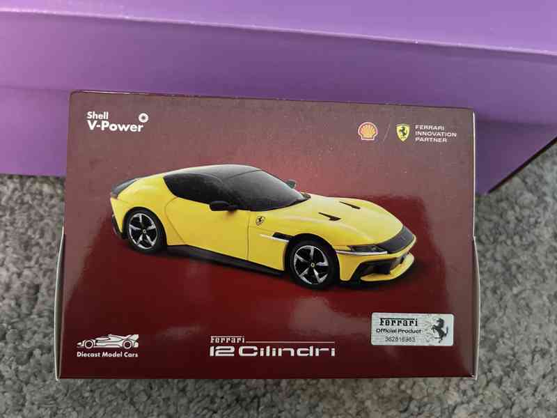 Model Ferrari 12 Cilindri žlutý, nový model - foto 3
