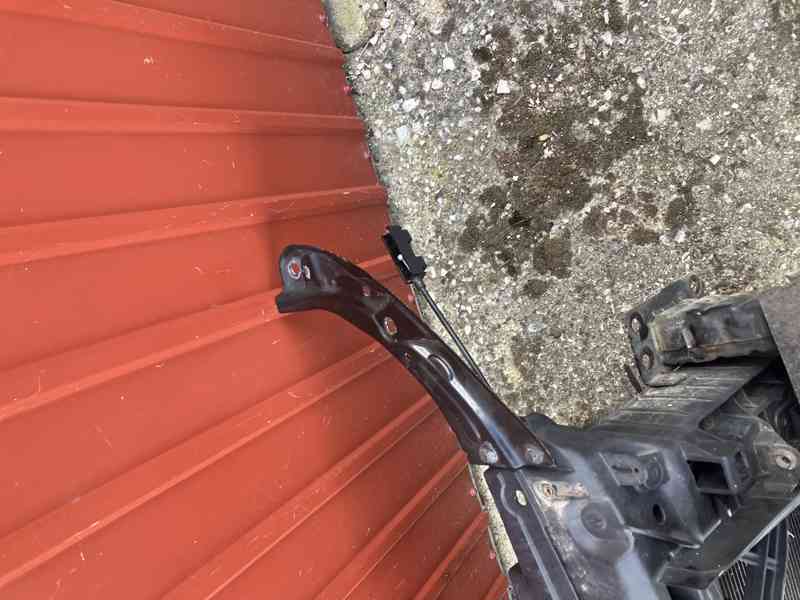chladicova stena skoda rapid vyztuha predni celo - foto 7
