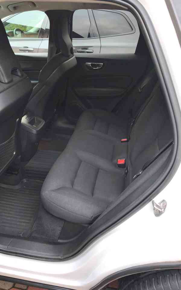 Volvo XC60 AWD, r.v. 4/2022, motor B4 mildhybrid diesel  - foto 18