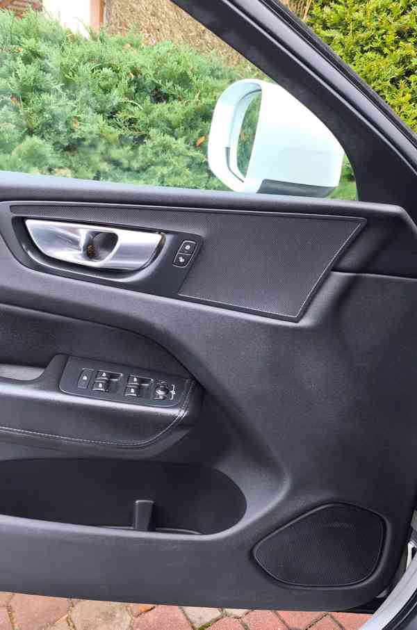 Volvo XC60 AWD, r.v. 4/2022, motor B4 mildhybrid diesel  - foto 11