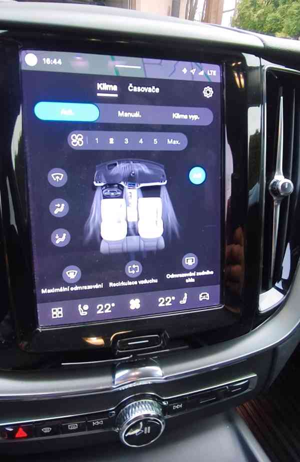 Volvo XC60 AWD, r.v. 4/2022, motor B4 mildhybrid diesel  - foto 16