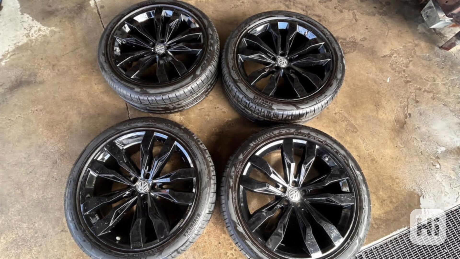 Orig. kola na VW Touareg R-Line, 285/40 R21 109Y, Pirelli P  - foto 1