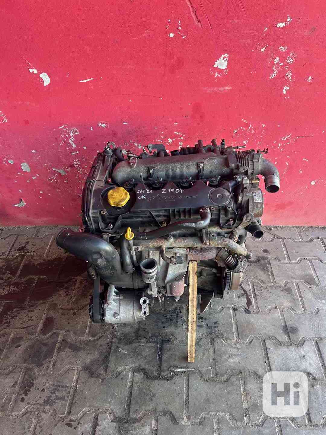 Motor 1,9CDTI Z19DT 74KW Opel Zafira kompletní - foto 1