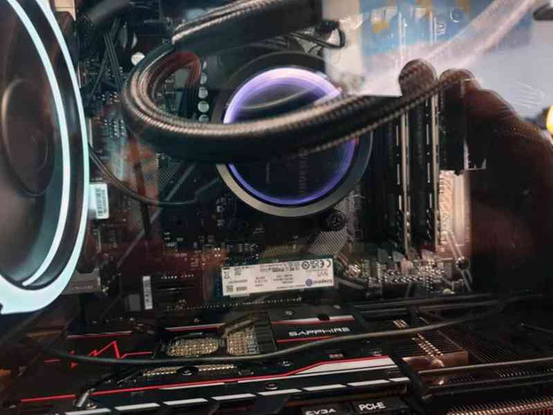 Herní počítač Ryzen 5 5600, 32 GB ram 8gb GPU Vodní chlazení - foto 5